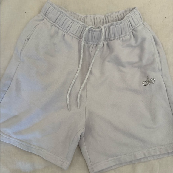 ALO Yoga accolade white Shorts. Size xs. No size tag. - Picture 1 of 4